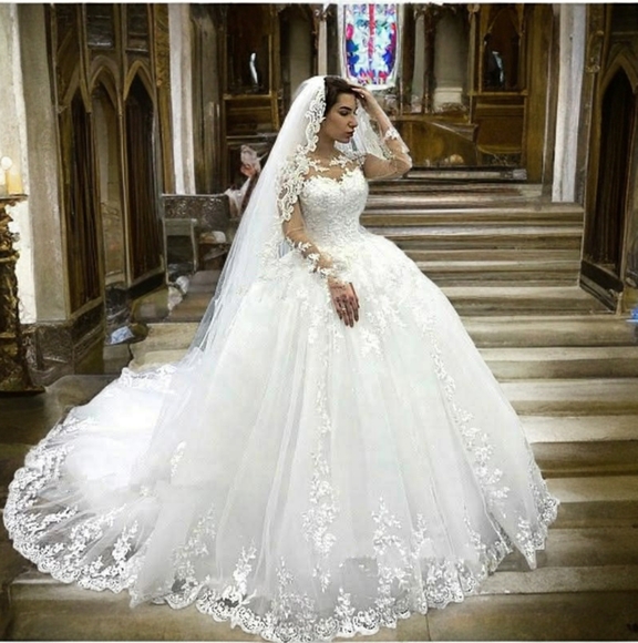 Plus Size Elegant White Lace Wedding Dress - Picture 2 of 9